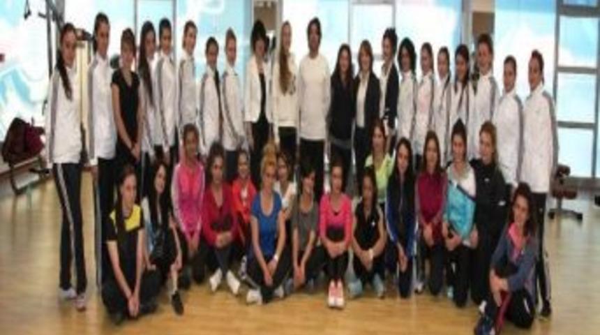 Sel&ccedil;uklu&rsquo;da Sporda Eğitmenler Eğitiliyor