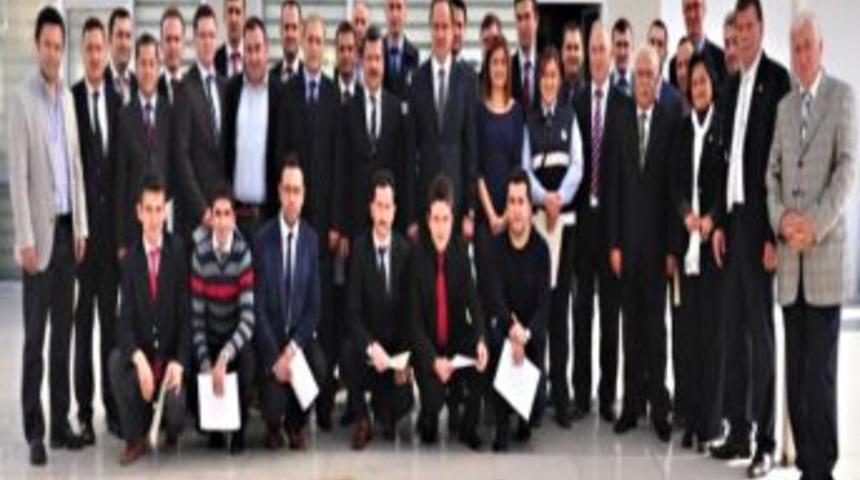 Eğitim Alan Belediye Personeline Sertifika Verildi