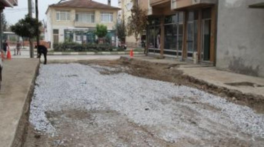 Akyazı Belediyesi &Ouml;rnek Sokak &Ccedil;alışmalarına Devam Ediyor