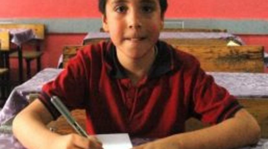 Selendi'nin K&uuml;rk&ccedil;&uuml; K&ouml;y&uuml;'ndeki Taşımalı Eğitim İhale Sorunu &Ccedil;&ouml;z&uuml;ld&uuml;