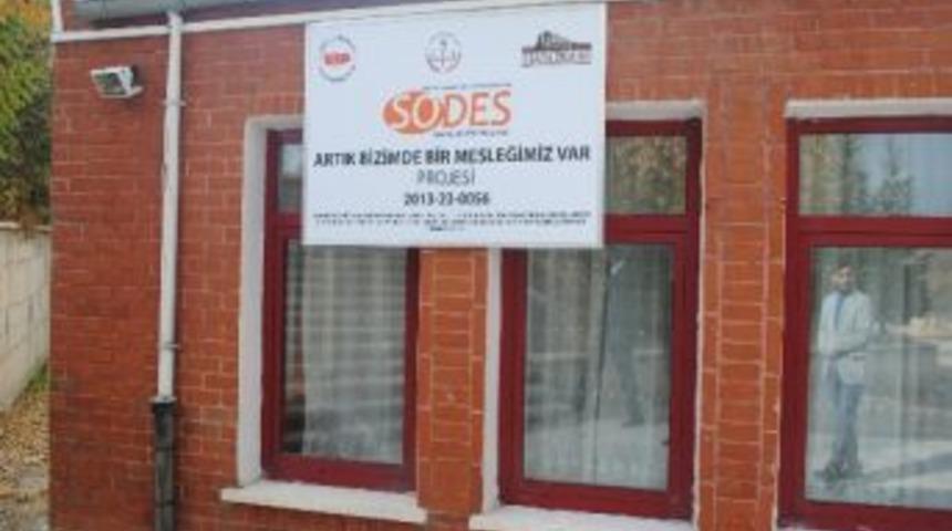 Hem Meslek &Ouml;ğreniyorlar Hem Para Kazanıyorlar