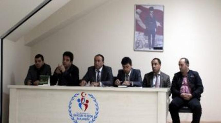 Antren&ouml;rlerden Değerlendirme Toplantısı