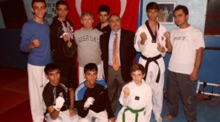 Şampiyonlar İlgisizlikten Yakındı