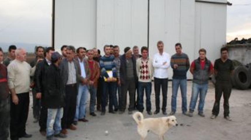 Belediye &Ccedil;alışma Ruhsatını Iptal Edince Yolu Kapattılar