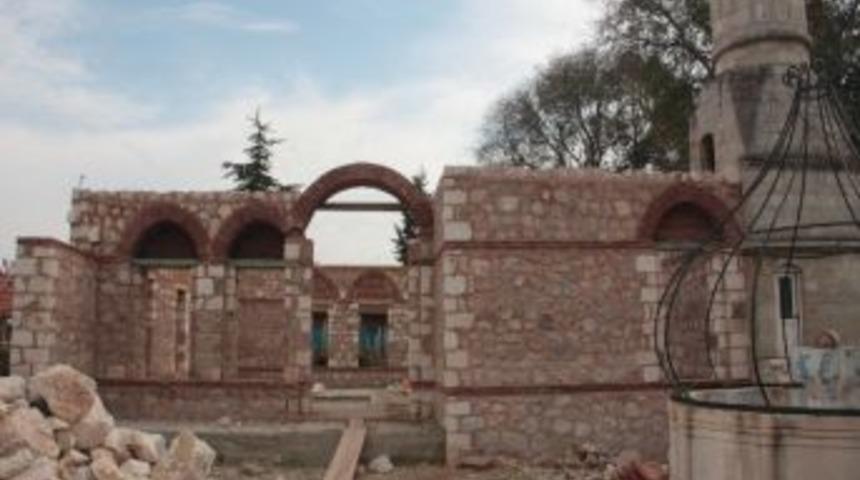 Hasan Sezai Dergahı Restorasyonu S&uuml;r&uuml;yor