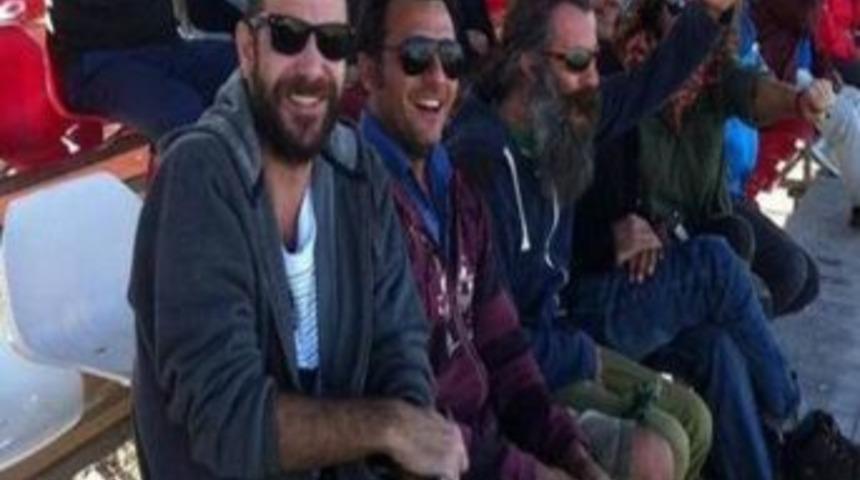 Nejat İşler, Bodrum'da Ma&ccedil; Izlerken G&ouml;r&uuml;nt&uuml;lendi