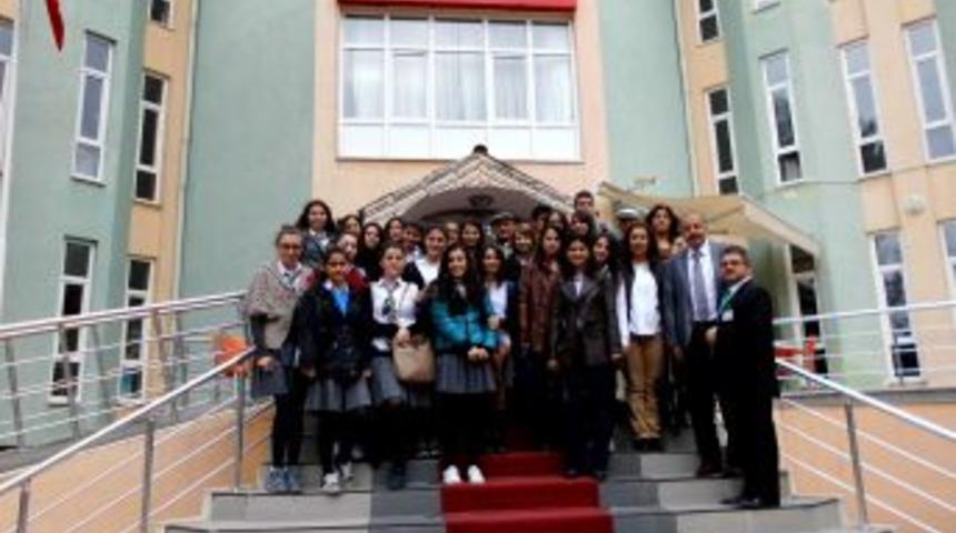 Bafra Anadolu Lisesi &Ouml;ğrencilerinden Yaşlılara M&uuml;zik Ziyafeti