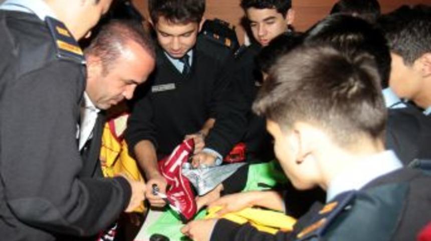 Mehmet &Ouml;zdilek: 'Şifo' Lakabı Zaman I&ccedil;erisinde Mehmet &Ouml;zdilek'in &Ouml;n&uuml;ne Ge&ccedil;ti.