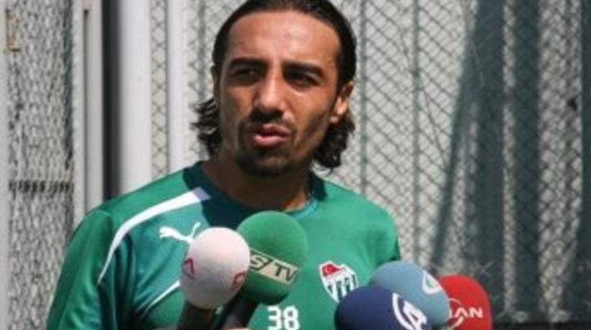İbrahim &Ouml;zt&uuml;rk, Futbolu Bursaspor&rsquo;da Bırakmak İstiyor