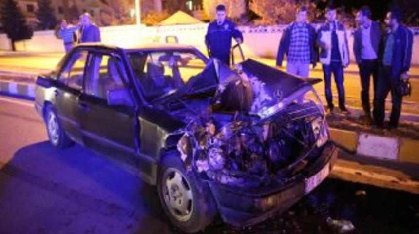Erzincan'da Trafik Kazası: 2 Yaralı