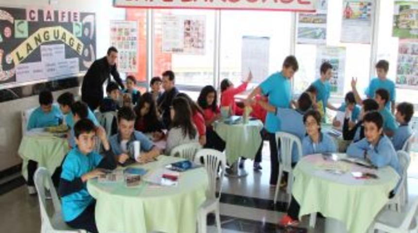 Kolejli &Ouml;ğrencilerin İngilizce Keyfi: Cafe Language
