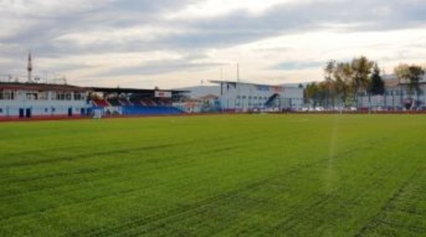 D&uuml;zce&rsquo;de İki Yeni Sahada Futbol Heyecanı Başlıyor