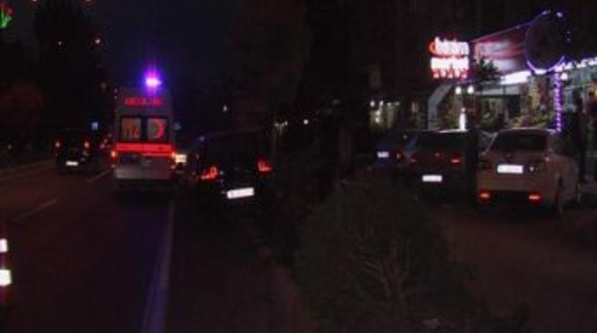 Otomobil Ref&uuml;je &Ccedil;ıktı, Ağa&ccedil;lara &Ccedil;arparak Durabildi