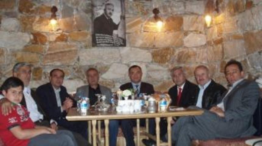 Karacakurt Derneği &Uuml;yeleri Do&ccedil;.dr.cengiz Şahinle Bir Araya Geldi