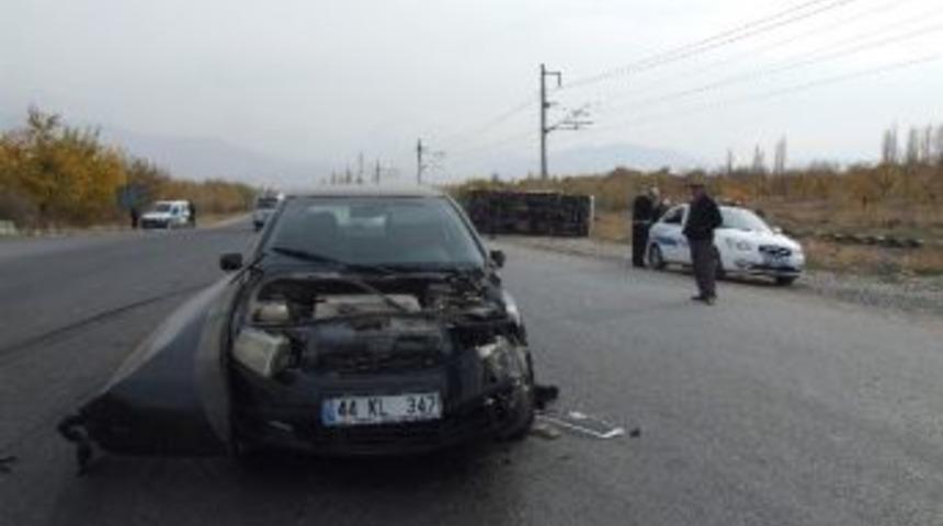 Otomobil İle Pikap &Ccedil;arpıştı: 1 Yaralı