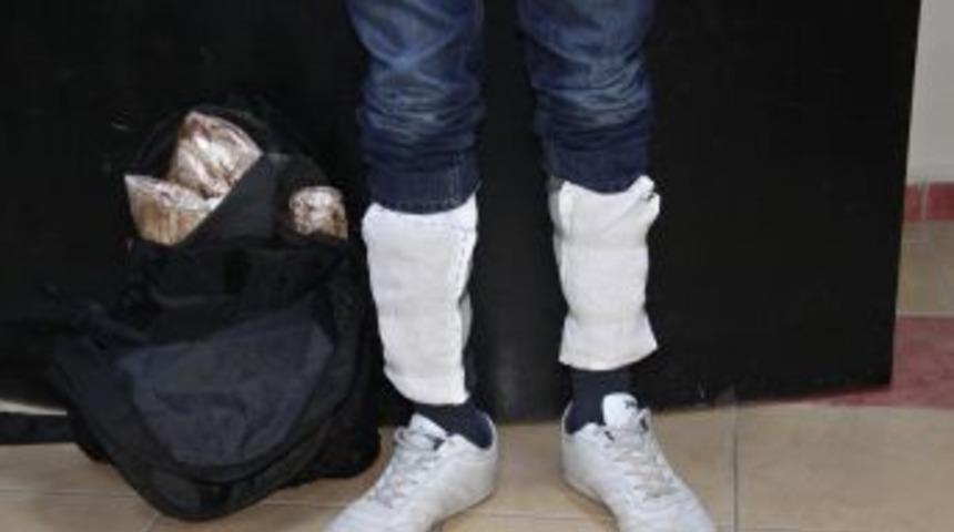 Otob&uuml;steki Yolcunun &Uuml;zerinden 14 Paket Eroin Maddesi &Ccedil;ıktı