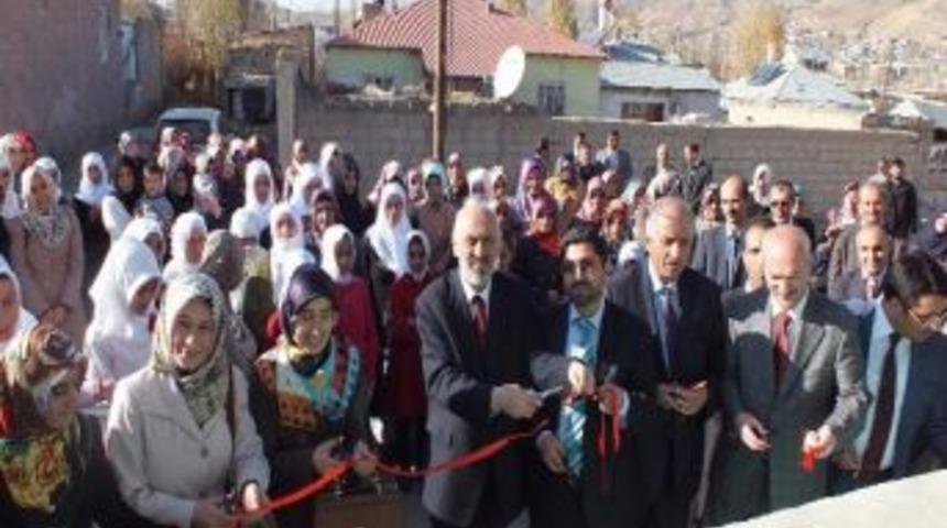 M&uuml;ft&uuml;ler Toplantısı &Ouml;zalp&rsquo;ta Yapıldı