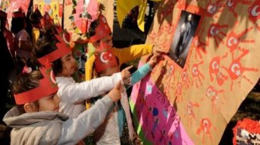 Karşıyakalı Miniklerin Bayrak Sevgisi