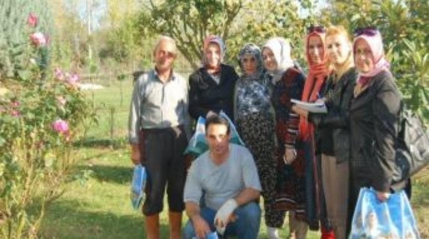 Ak Parti Kadınları Karam&uuml;rsel&rsquo;de &Ccedil;alınmadık Kapı Bırakmayacak