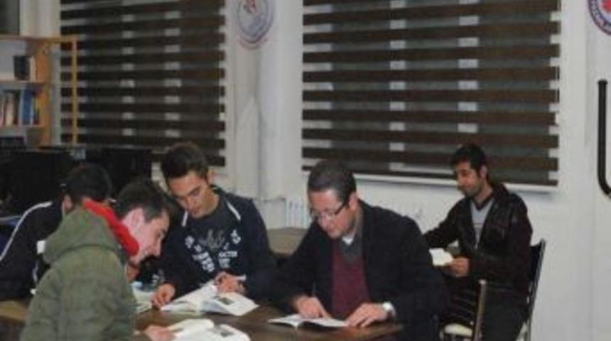 Pazarlar Gen&ccedil;lik Merkezinde K&uuml;t&uuml;phane Kuruluyor