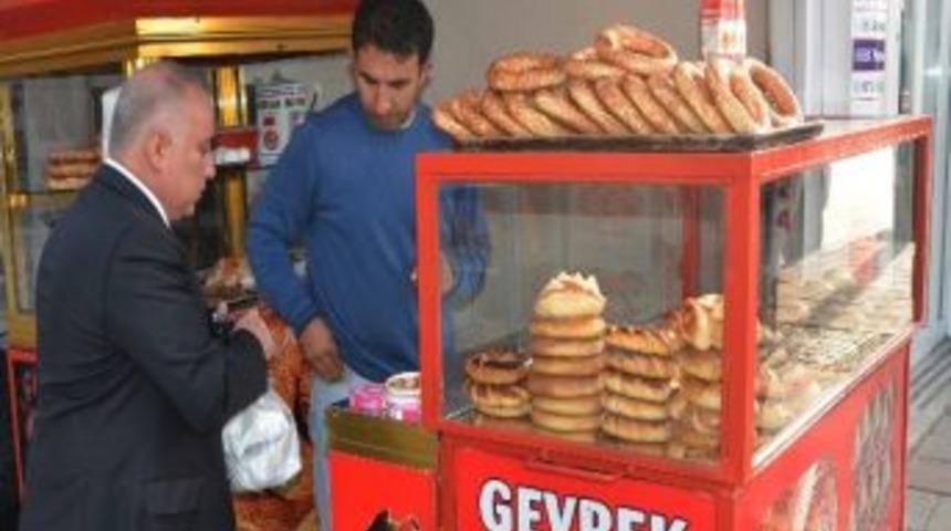 Chp'li Ali Talak&rsquo;tan Simit&ccedil;iye-&ccedil;aycıya "g&uuml;naydın"