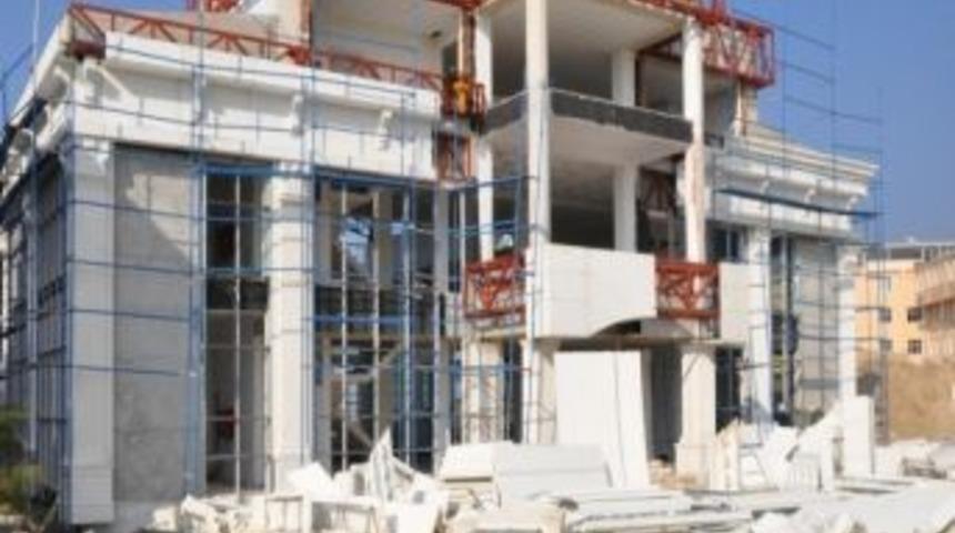 &Ccedil;om&uuml; Rekt&ouml;r Sedat La&ccedil;iner, K&uuml;t&uuml;phane Ek Binasında İncelemelerde Bulundu