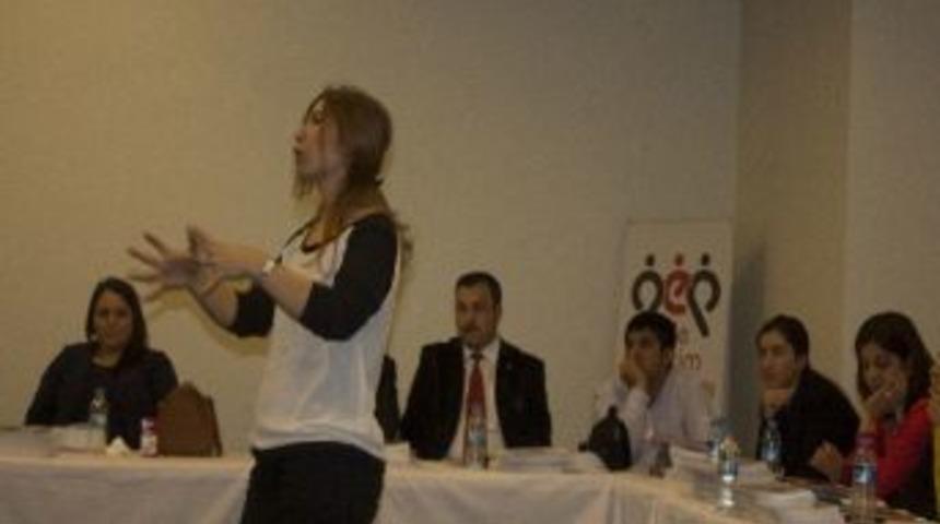 Erzurum'da Aile Eğitici Eğitimi...