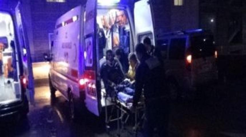 Polis aracı kaza yaptı: 3 polis ve 2 zanlı yaralı