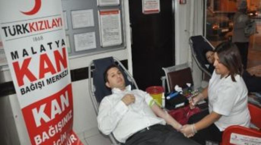 Hastane Personeli Kan Bağışında Bulundu