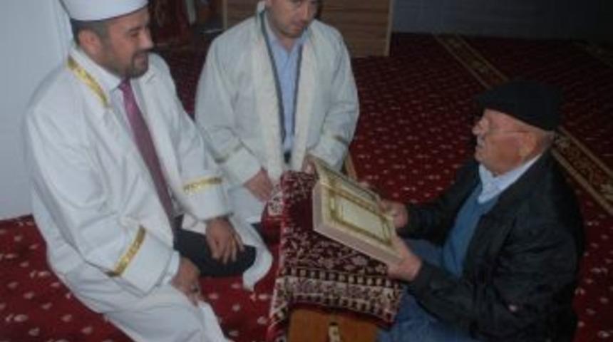 83 Yaşından Sonra Kursa Gidip Kur'an &Ouml;ğrendi