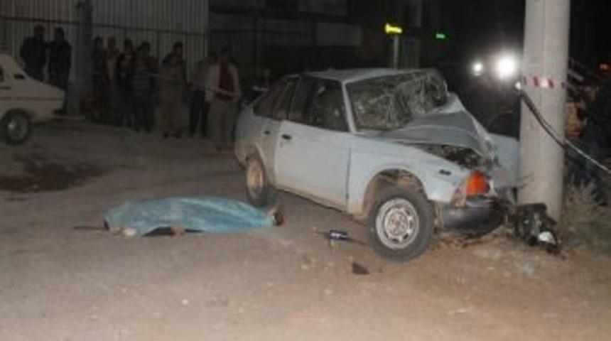 Otomobil, Elektrik Direğine &Ccedil;arptı: 1 &Ouml;l&uuml;