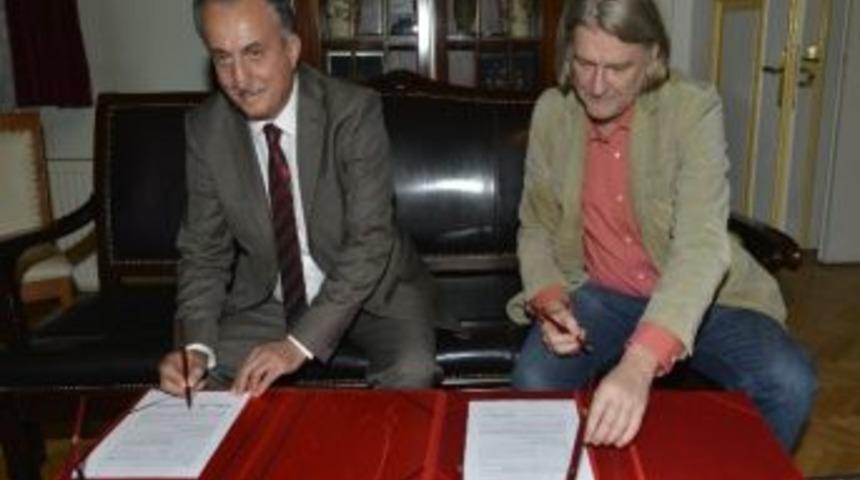 Polonya İle 600 Yıllık İlişkiler Canlanıyor