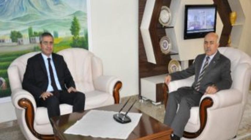 Nah&ccedil;ıvan Başkonsolosu Akıncı&rsquo;dan Vali Pek&rsquo;e Ziyaret