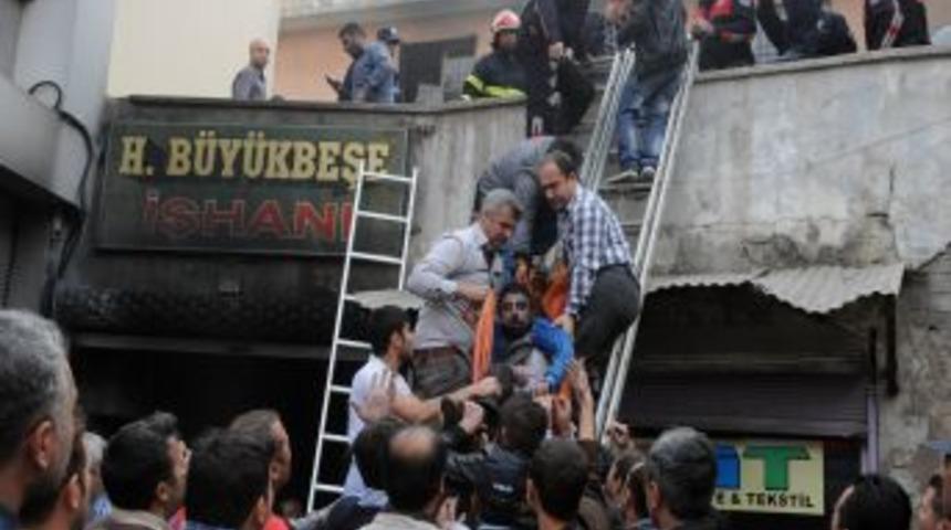 At&ouml;lyede Yangın &Ccedil;ıktı: 3 Kişi &Ouml;ld&uuml;, 8 Kişi Zehirlendi