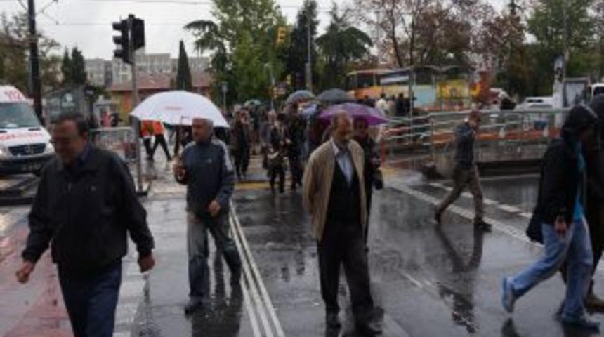Yağışlı Hava İstanbul&rsquo;u, Haftasonu Terk Edecek