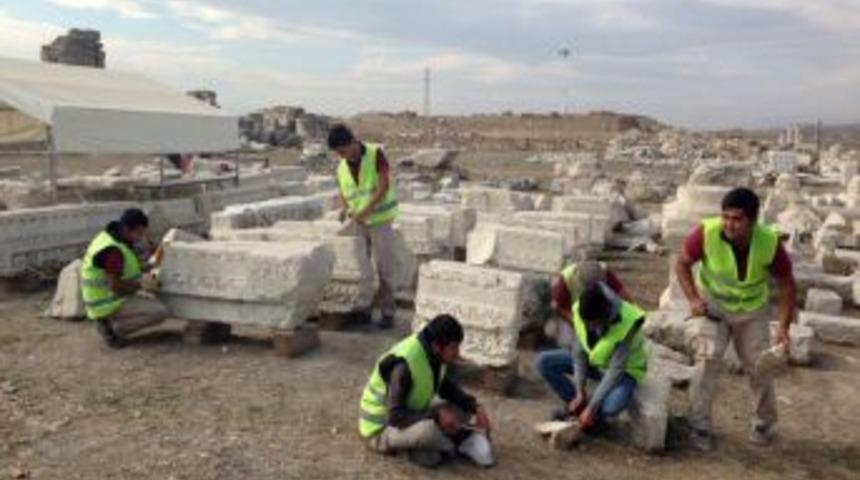 Denizli'de Işsiz Gen&ccedil;ler I&ccedil;in 'Arkeolojik Kazı' Kursu A&ccedil;ıldı