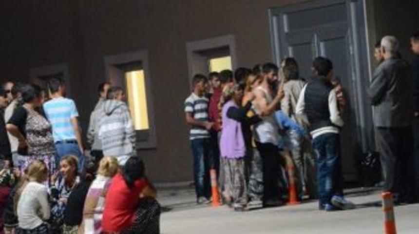 Aileler Arasındaki Kavga Kanlı Bitti: 6 Yaralı, 6 G&ouml;zaltı