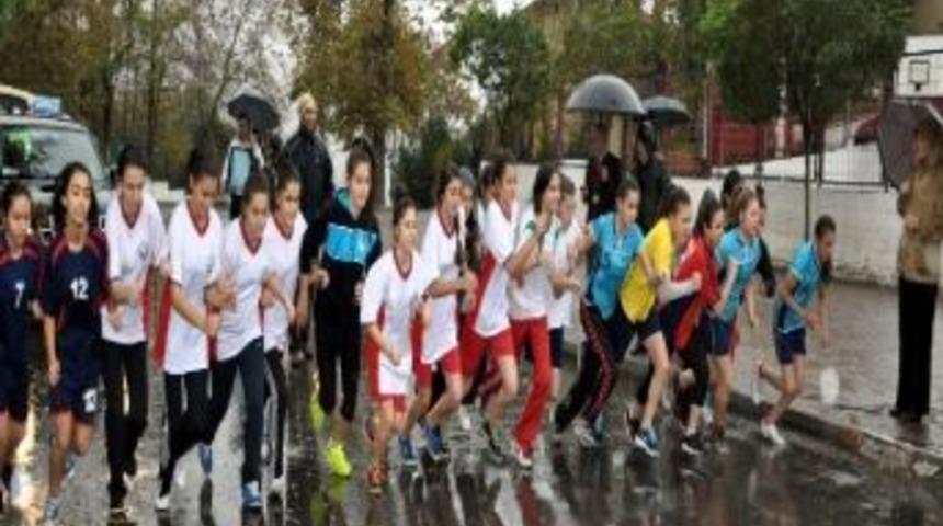 Atat&uuml;rk Haftası Yol Koşusu Yapıldı