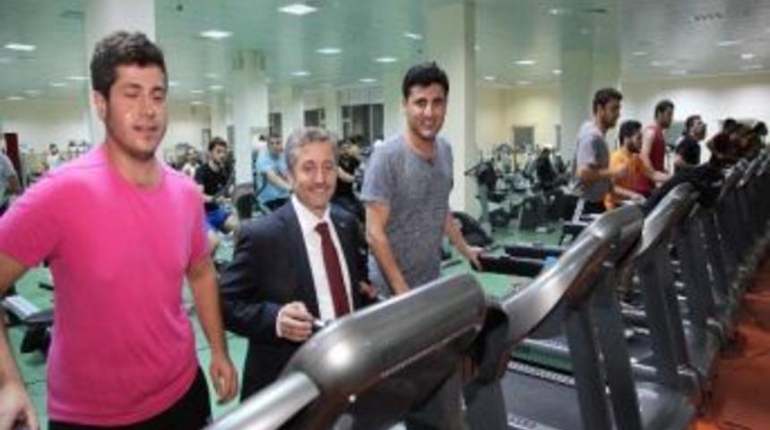 Şahinbey Belediyesi&rsquo;nin 15 Spor Salonunda 11 Bin 380 Kişi Spor Yapıyor