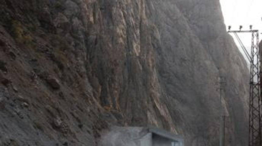 Hakkari-&ccedil;ukurca Karayoluna &Ccedil;ığ T&uuml;nelleri
