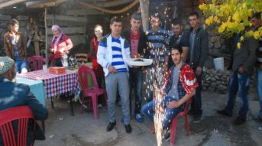 Askere Gidecek Gen&ccedil;ler G&ouml;n&uuml;llerince Eğlendi