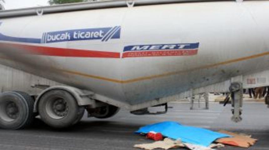 Misafirliğe Geldiği Mersin'de TIR'ın Altında Can Verdi