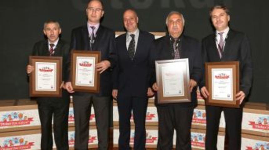 Otokar, Topladığı Kitap Ve Oyuncakları Ihtiya&ccedil; Sahiplerine Ulaştırıyor