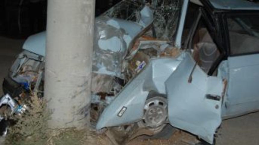 Elektrik Direğine &Ccedil;arpan S&uuml;r&uuml;c&uuml; Hayatını Kaybetti