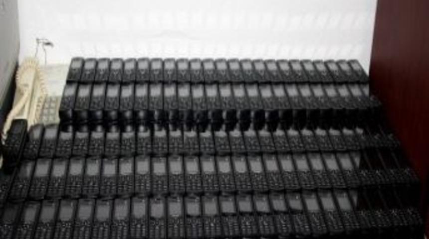 &Ccedil;ankırı'da Ka&ccedil;ak Sigara Ve Cep Telefonu Yakalandı