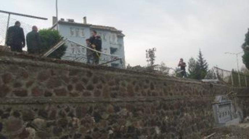 Minib&uuml;s Spor Salonu &Ouml;n&uuml;ne U&ccedil;tu: 1 Yaralı