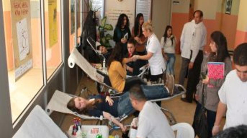 G&Uuml;&rsquo;l&uuml; &Ouml;ğrenciler Kan Bağışı Yaptı