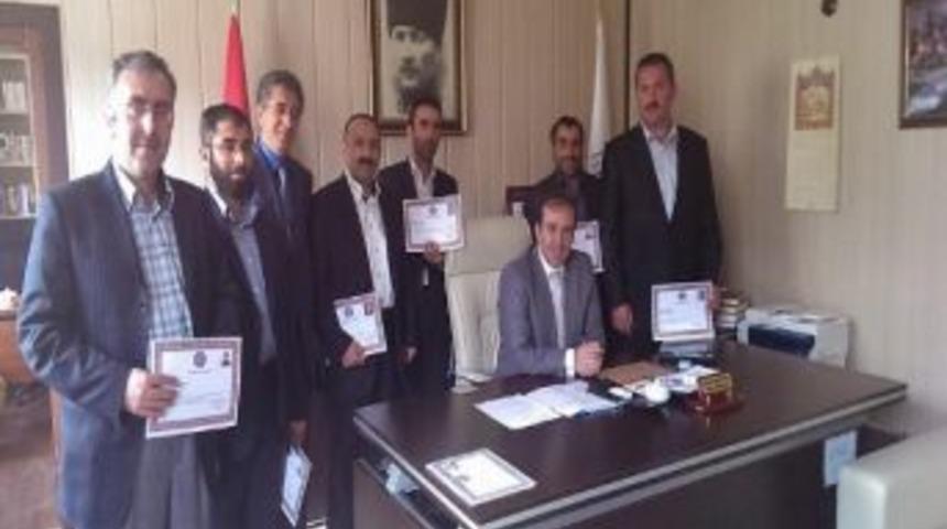 Tortum Kaymakamı Mengi'den İl&ccedil;e M&uuml;ft&uuml;s&uuml; Ve Din G&ouml;revlilerine Başarı Belgesi