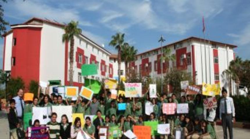 &Ouml;ğrenciler, A&ccedil;tıkları Pankartlarla Sigaranın Zararlarına Dikkat &Ccedil;ekti