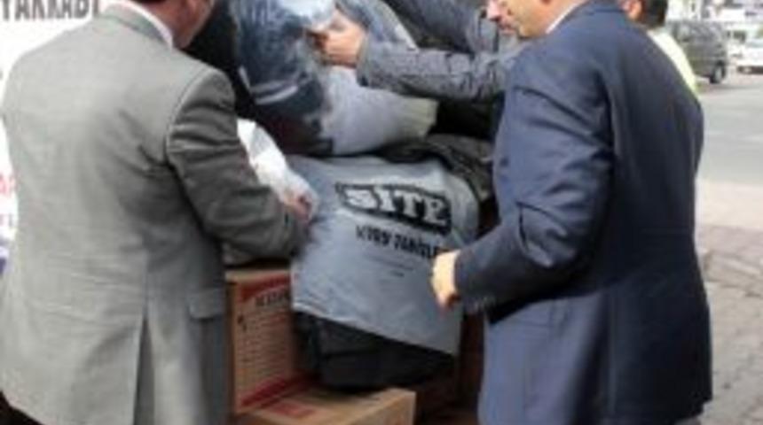 Başkan &Ouml;zhaseki, Suriyelilere Takım Elbise Ve G&ouml;mleklerini G&ouml;nderdi